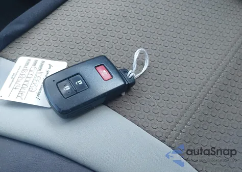 2018 Toyota Rav4 Xle z USA, uszkodzony, nr VIN 2T3RFREV6JW752717